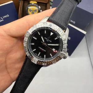 Breitling Avenger Night 44MM Automatico