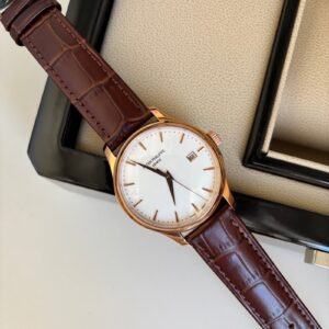 Patek Philippe Couro 42MM Automatico